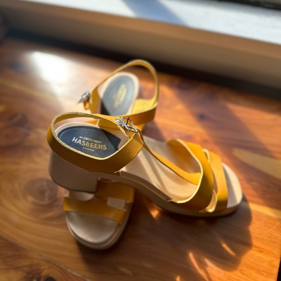 Swedish Hasbeens T strap Sandal Clogs Yellow Chunky Heel 8 - Picture 10 of 10